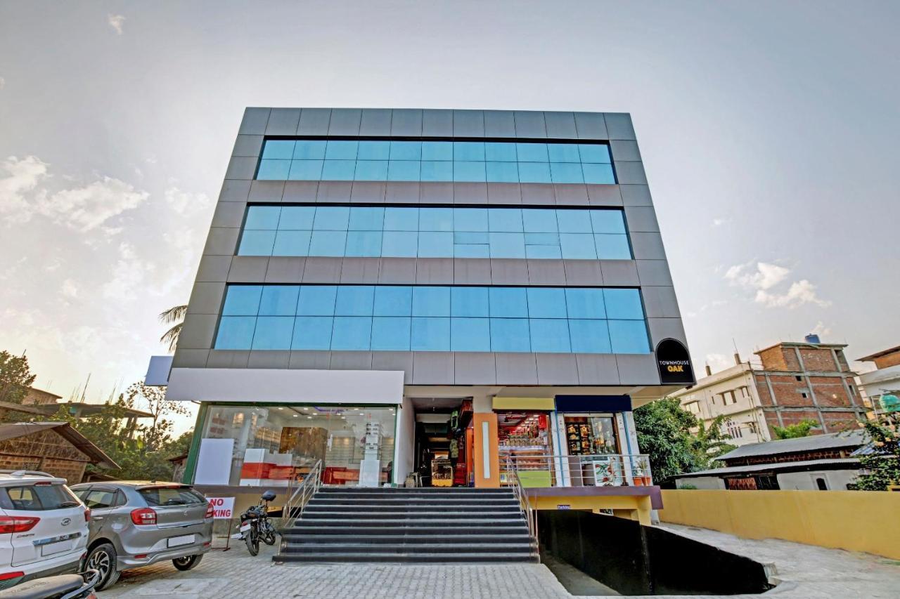 Townhouse Oak Hi-City Hotell Guwahati Exteriör bild